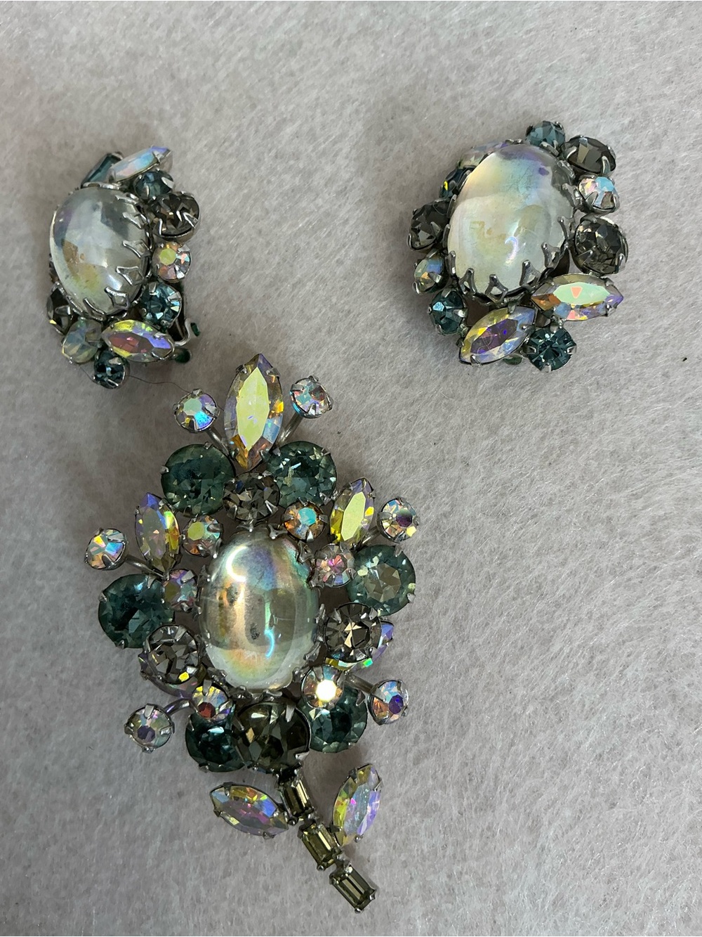 2268 - Iridescent Glass and Green Rhinestone Brooch & Earring Set